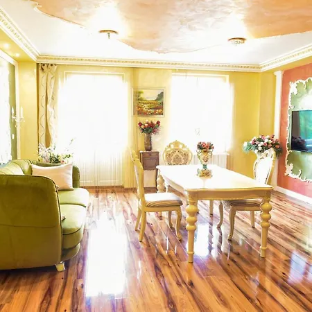 Rose Apartment *